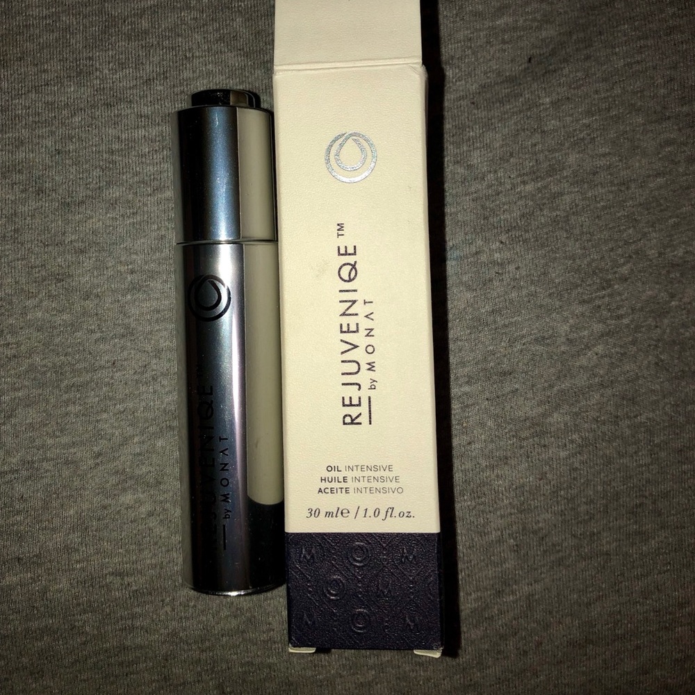 monat rejuvenique oil.